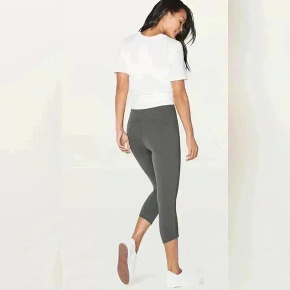 Lululemon Wunder Under Crop (Hi-Rise) Awaken Full-On Luxtreme 21" size 4 - Picture 3 of 5